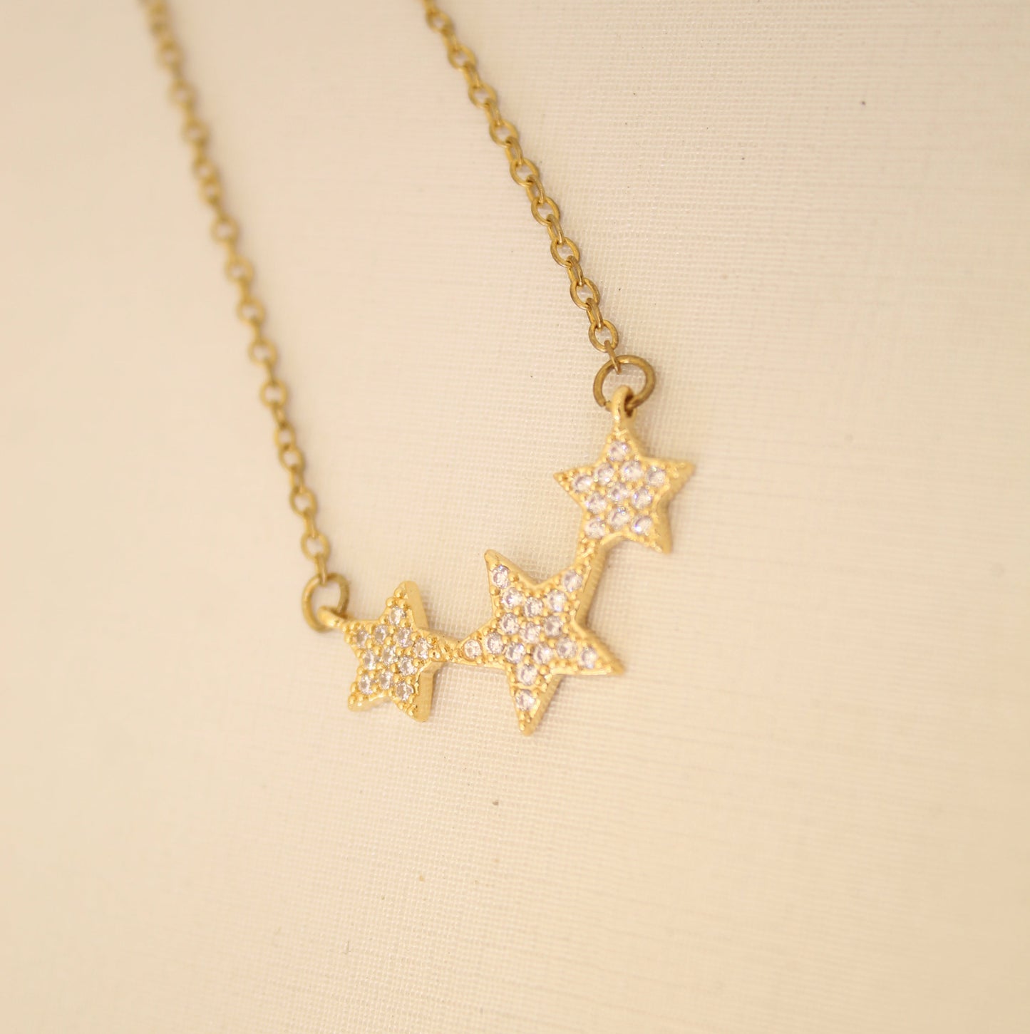 Collar 3 estrellas