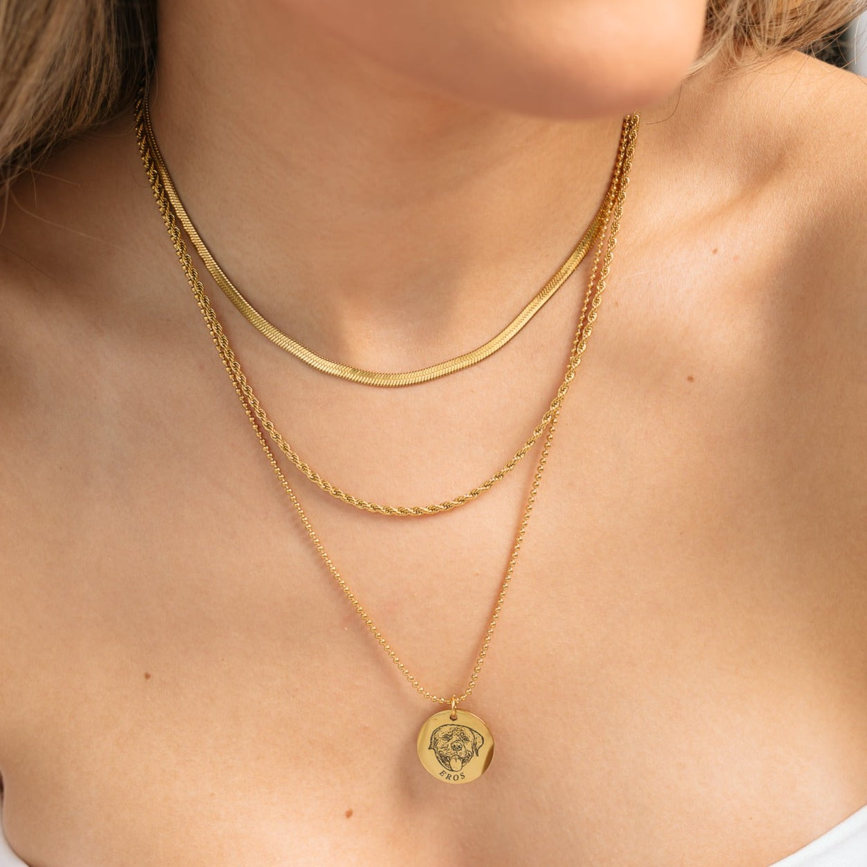 Charm 18 gold.