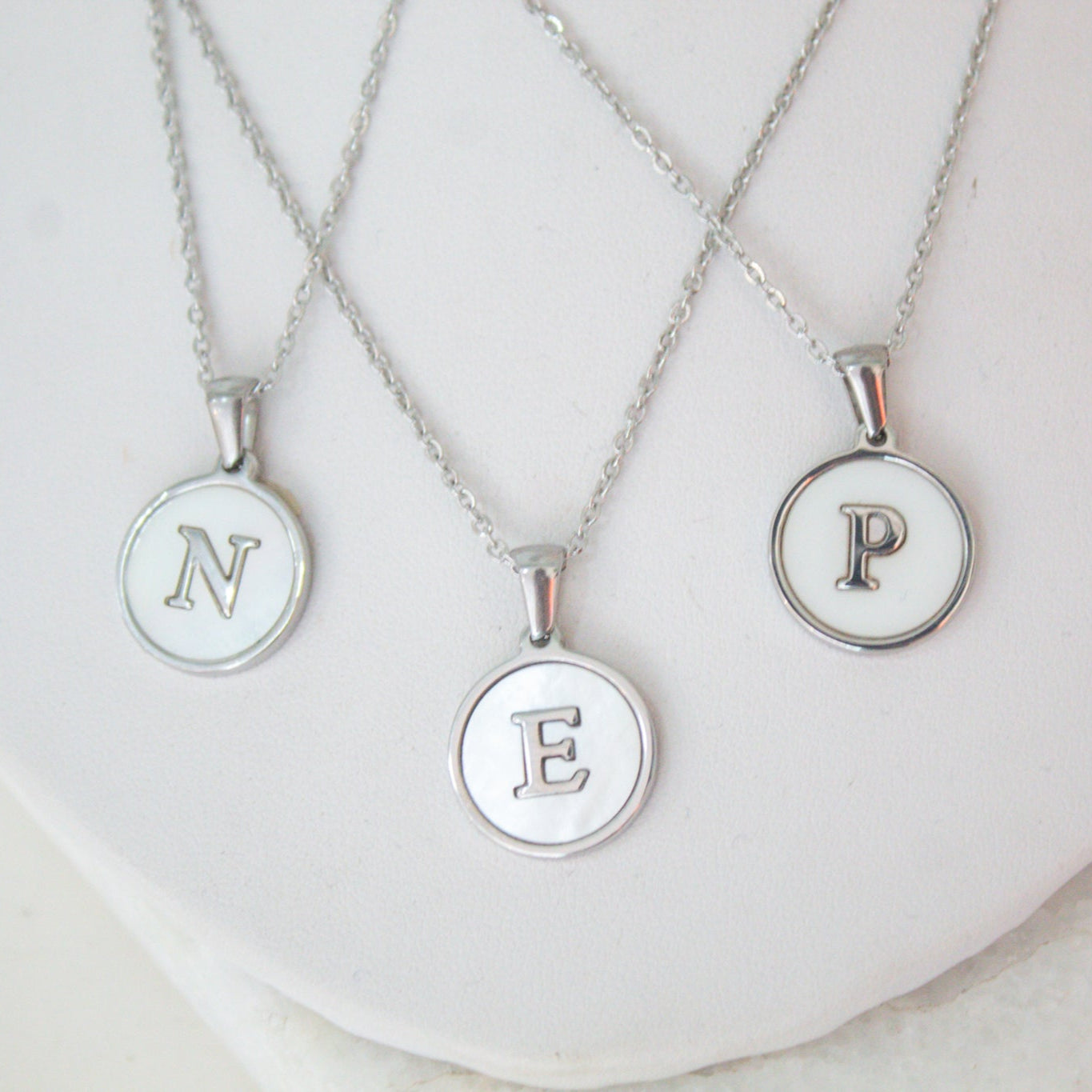 Collar Inicial Nacar Silver